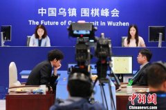 它每一步都是有由策略收集、价值收集、MCTS三者